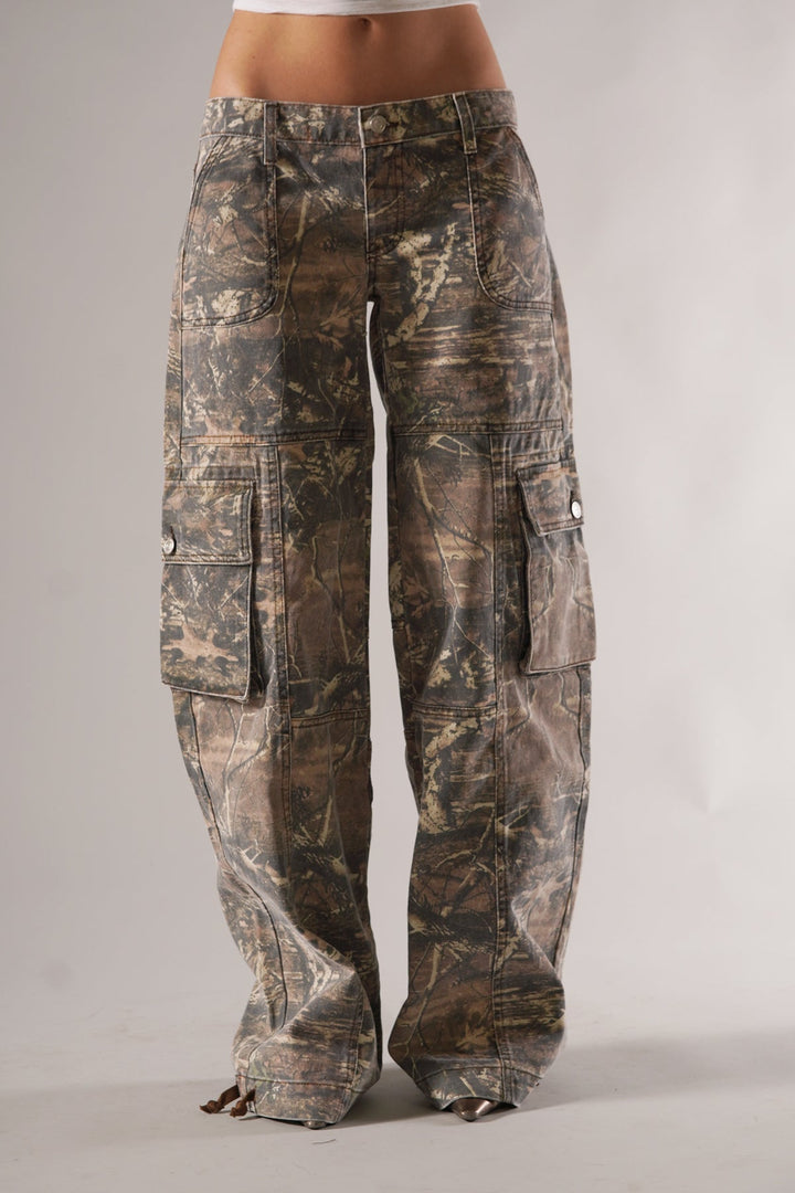 Lilou | Classic Cargo Pants with Utility Pocket Detail