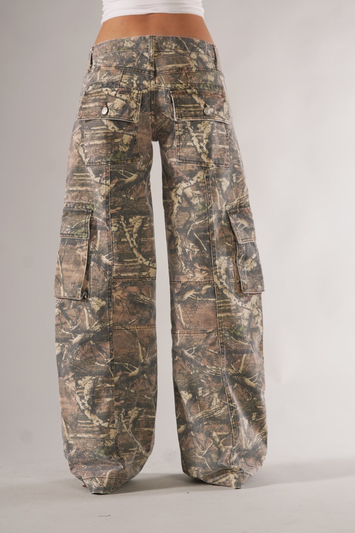 Lilou | Classic Cargo Pants with Utility Pocket Detail