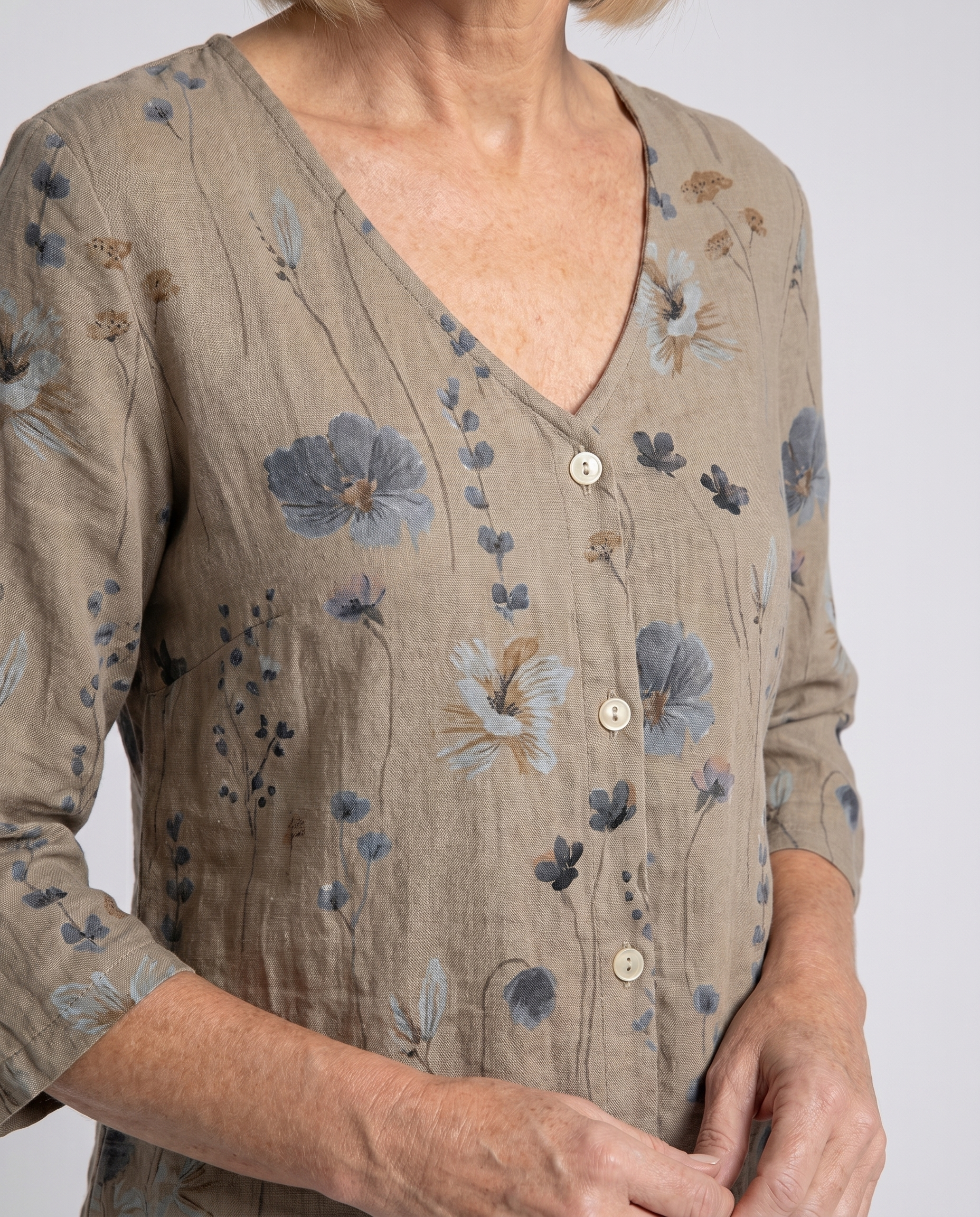 Xavieria | Charming Embroidered V-Neck Blouse